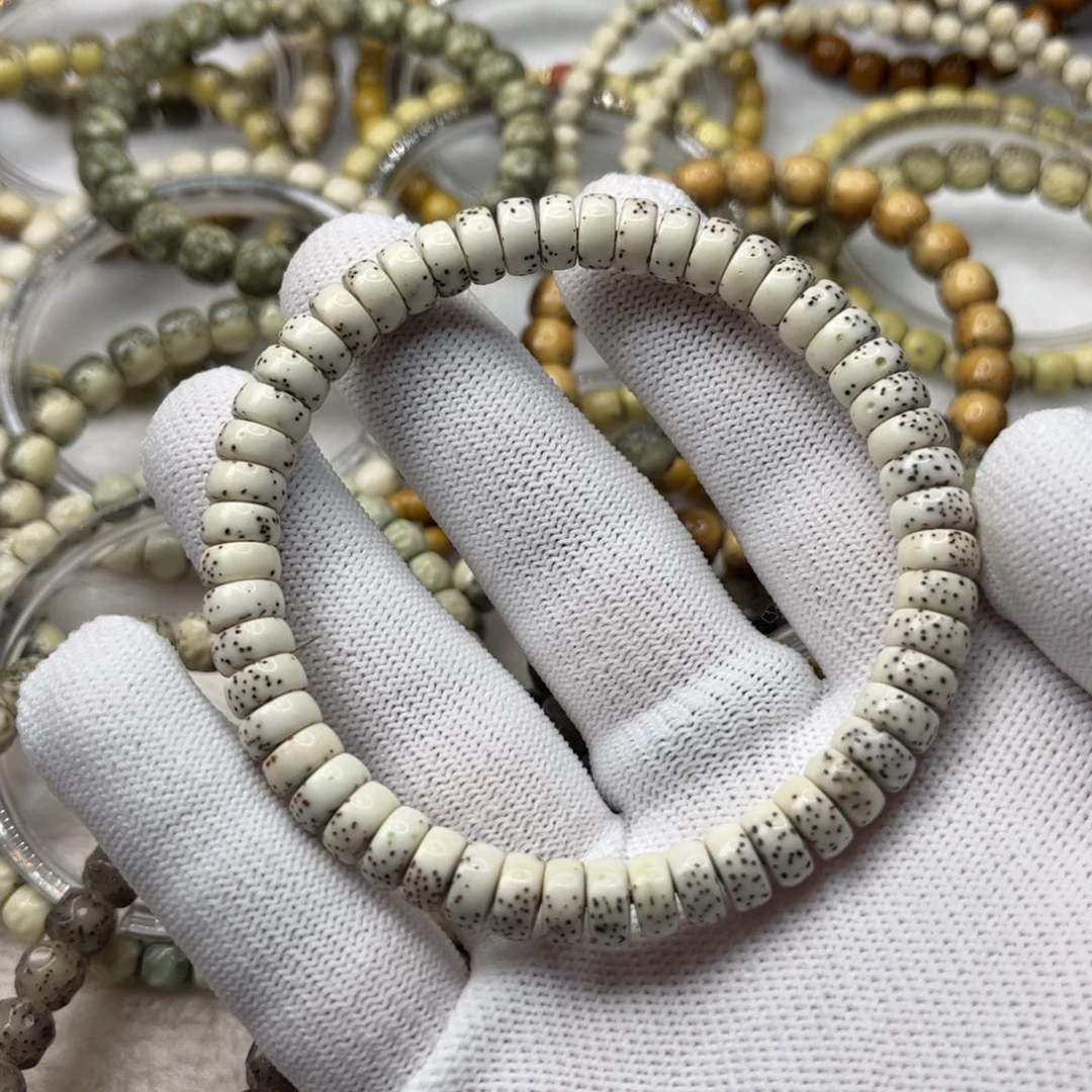 刘***轩吊坠星月菩提原生态药片