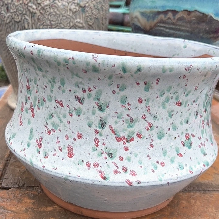 紫砂花盆口25高19。。。。。。。。。。。。。。。