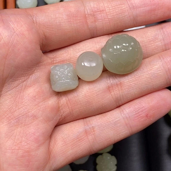 和田玉未镶嵌颈饰够**O