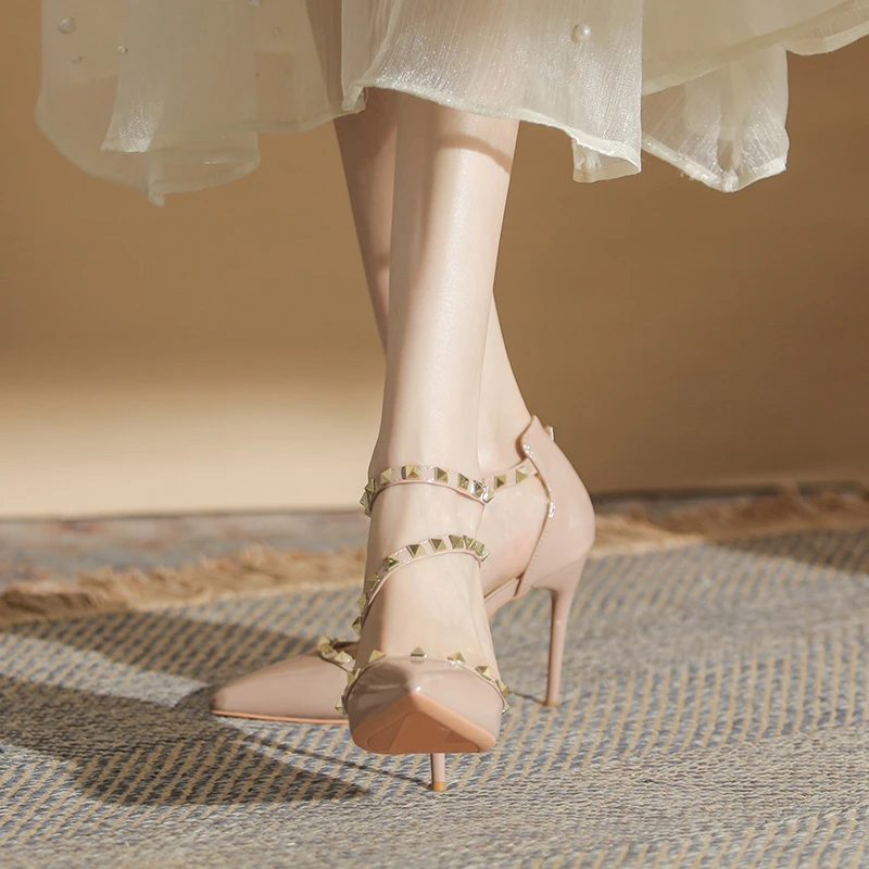 尖头V扣法式细跟高跟鞋女2025春夏季新款后空包头百搭凉鞋时尚女