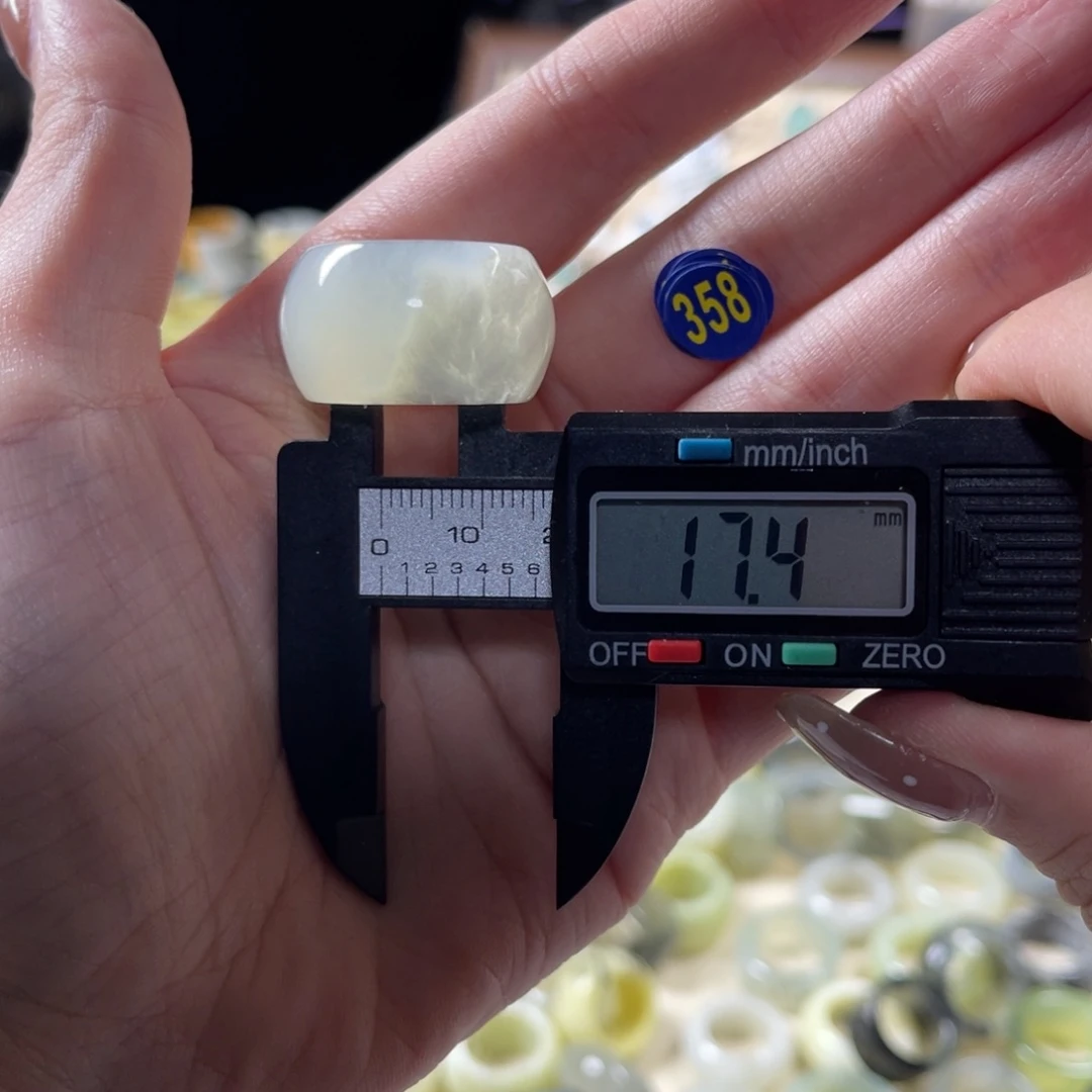 蛇纹石玉未镶嵌戒指