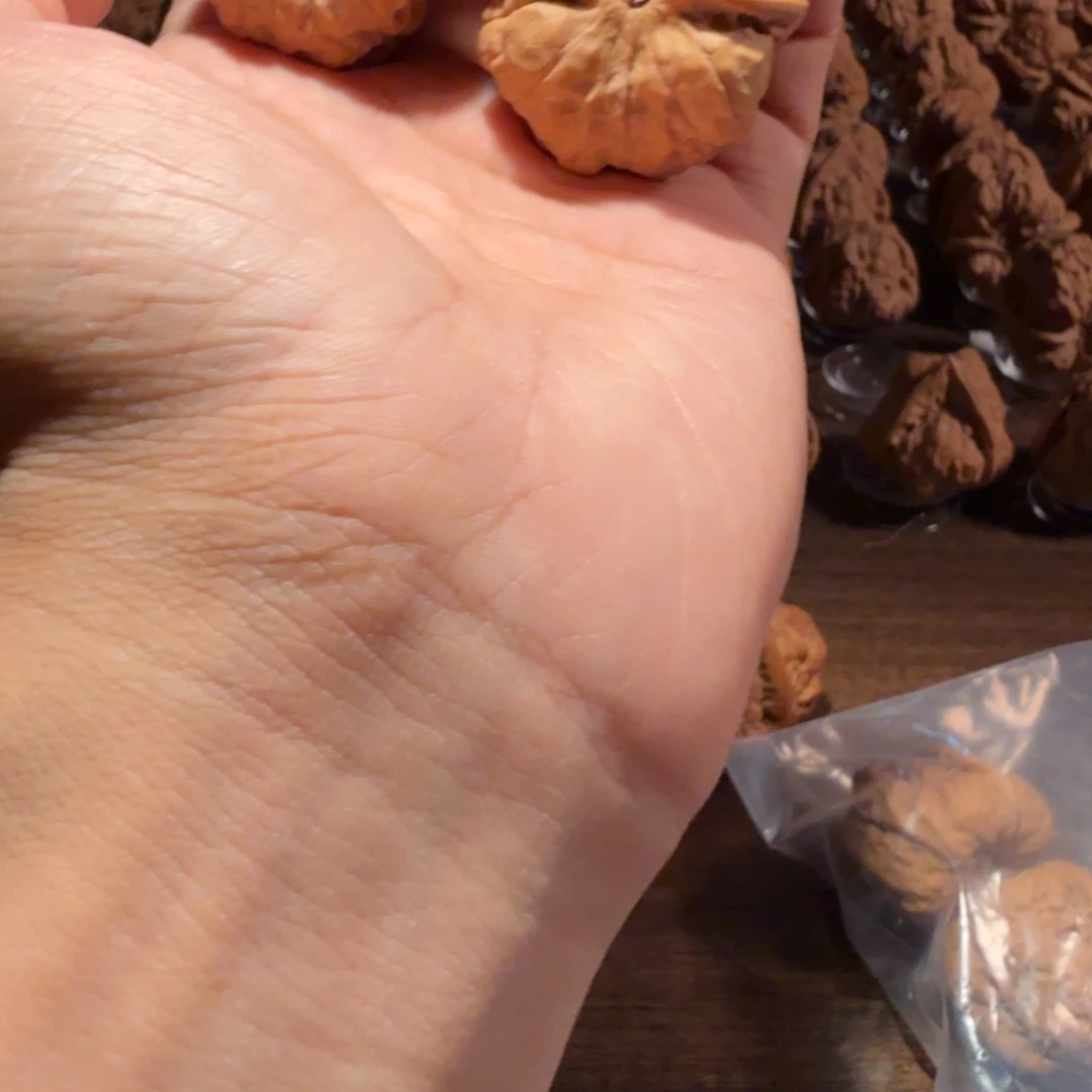 吊坠文玩核桃蛤蟆的眼睛是真的好看