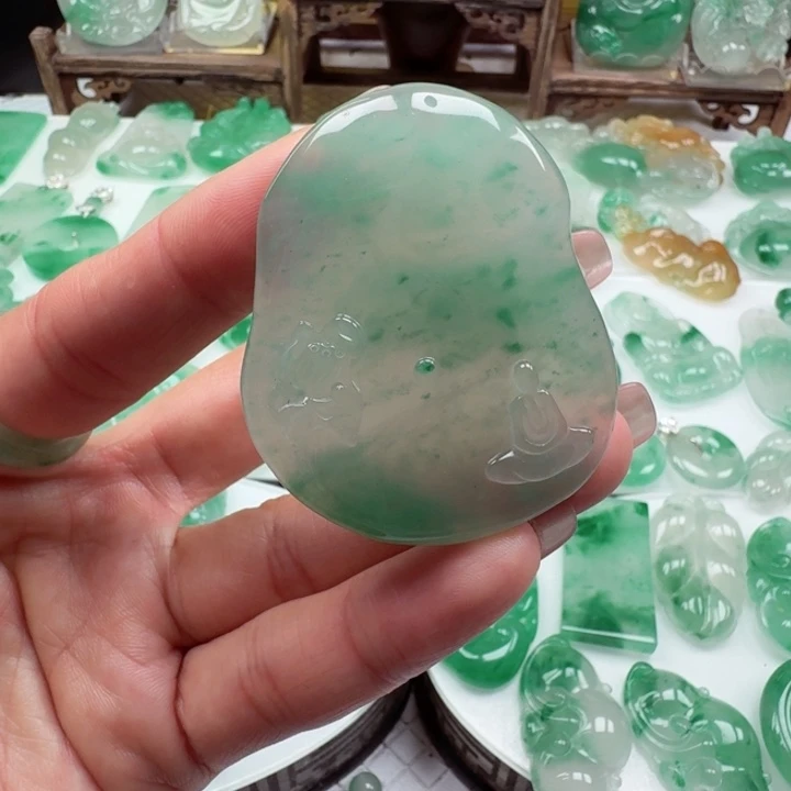 石英质玉未镶嵌颈饰