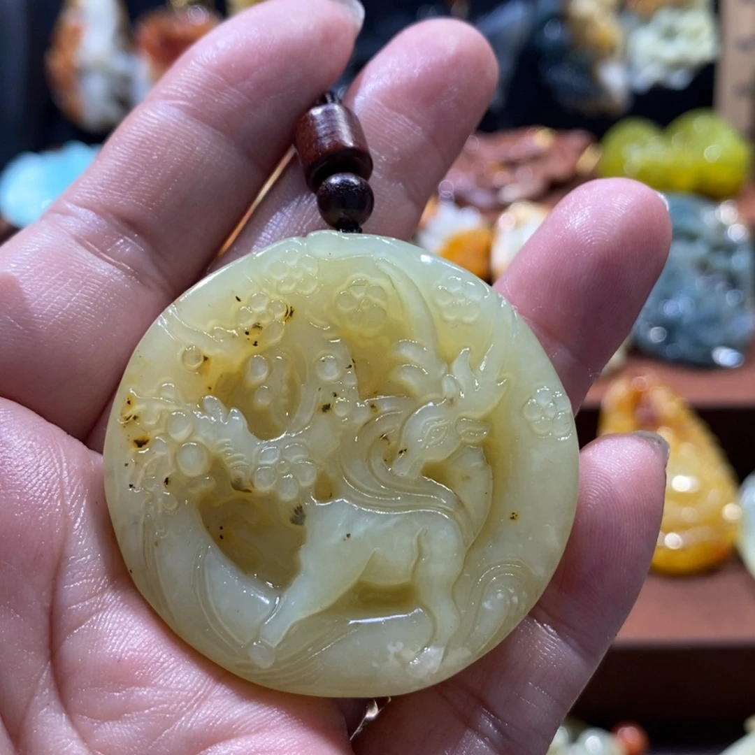 蛇纹石玉颈饰未镶嵌