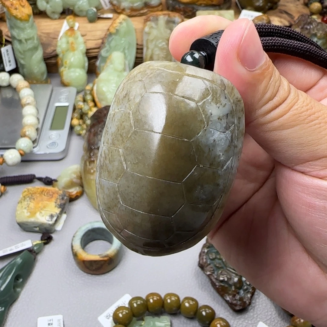 岫岩老玉（透闪石质玉）未镶嵌珠宝奇石