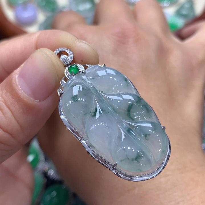 翡翠吊坠(不含链)18K金镶嵌