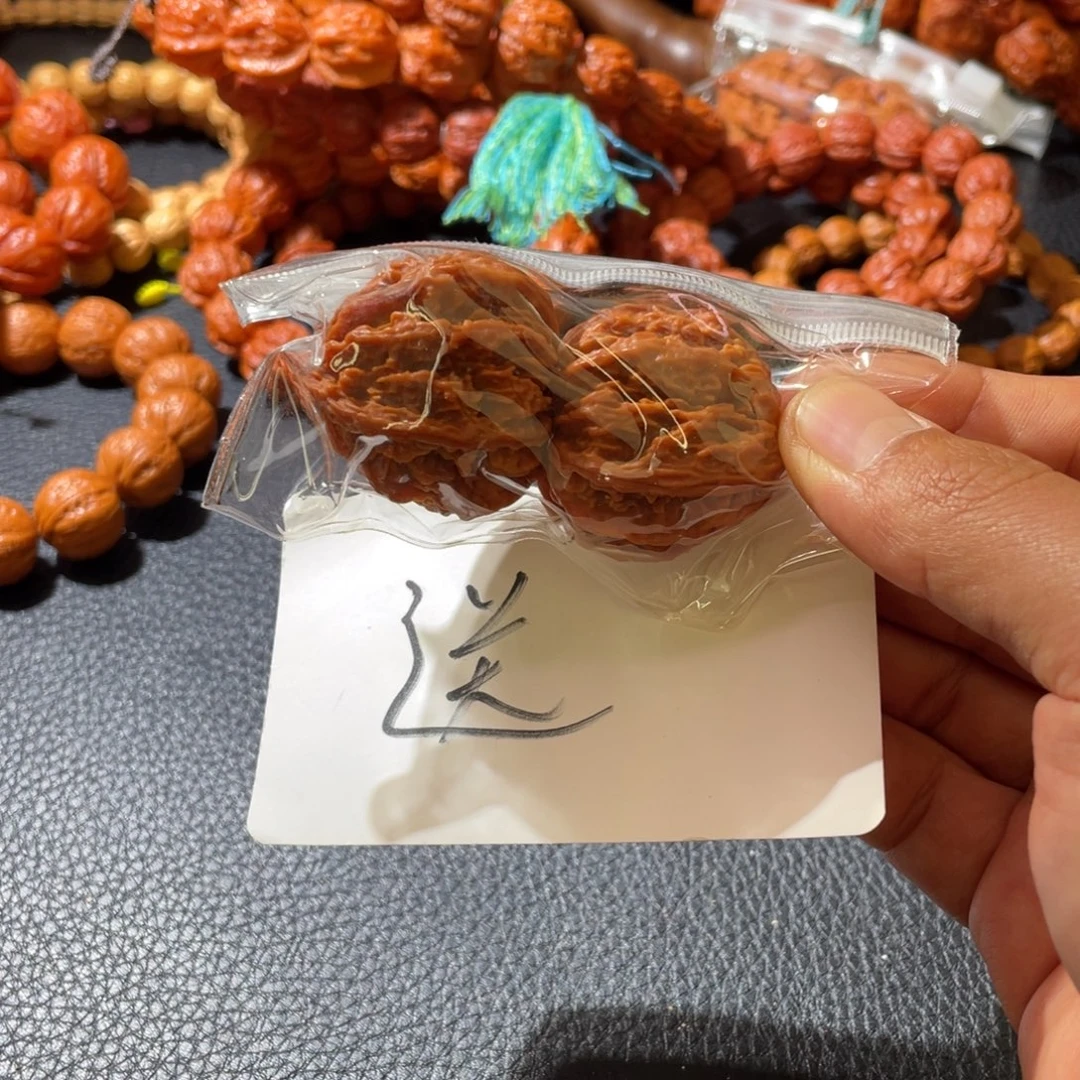 文玩核桃手串礼物