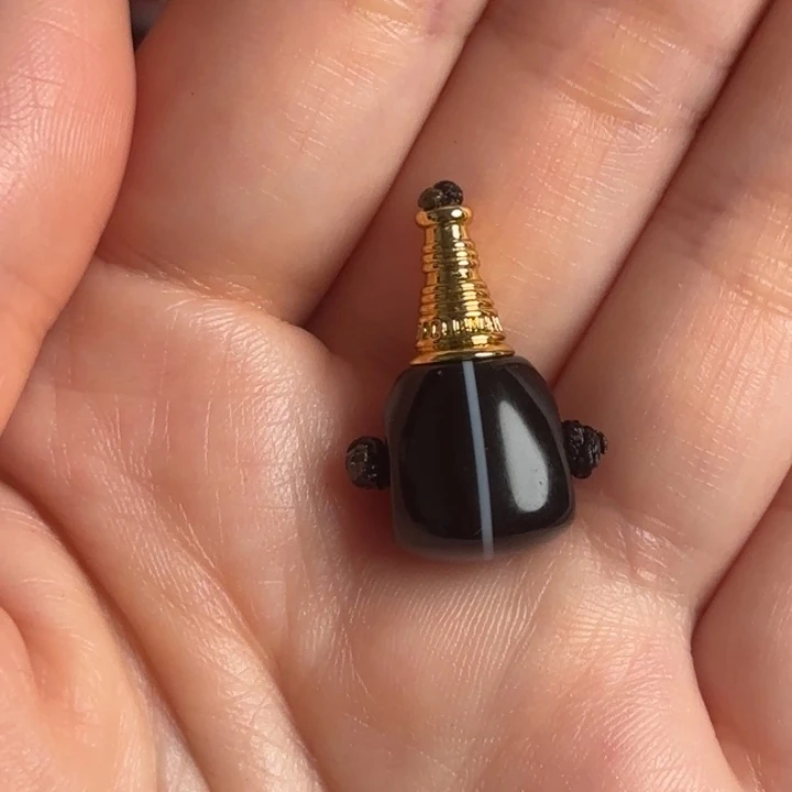 敬***事玛瑙/玉髓未镶嵌散珠