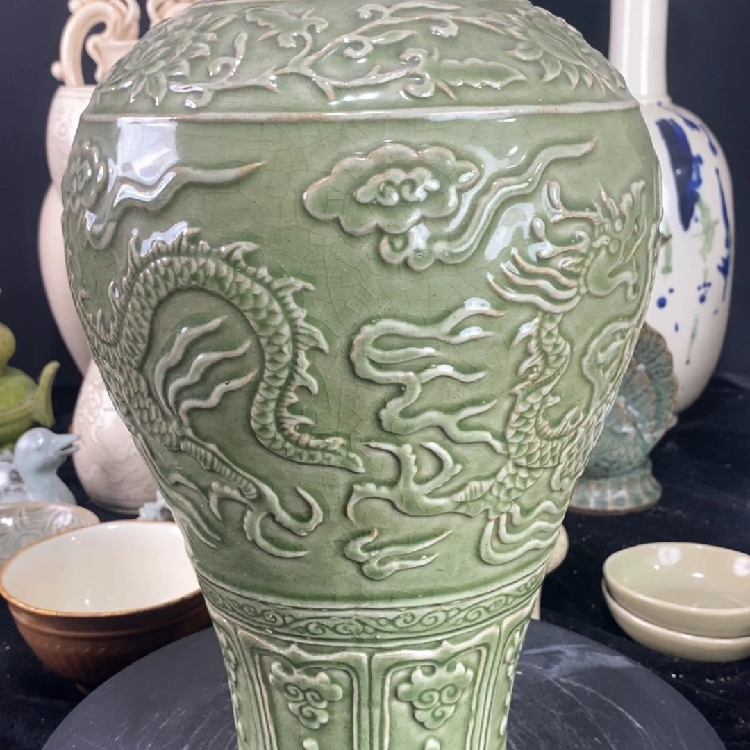 摆件龙泉窑双龙赶珠梅瓶