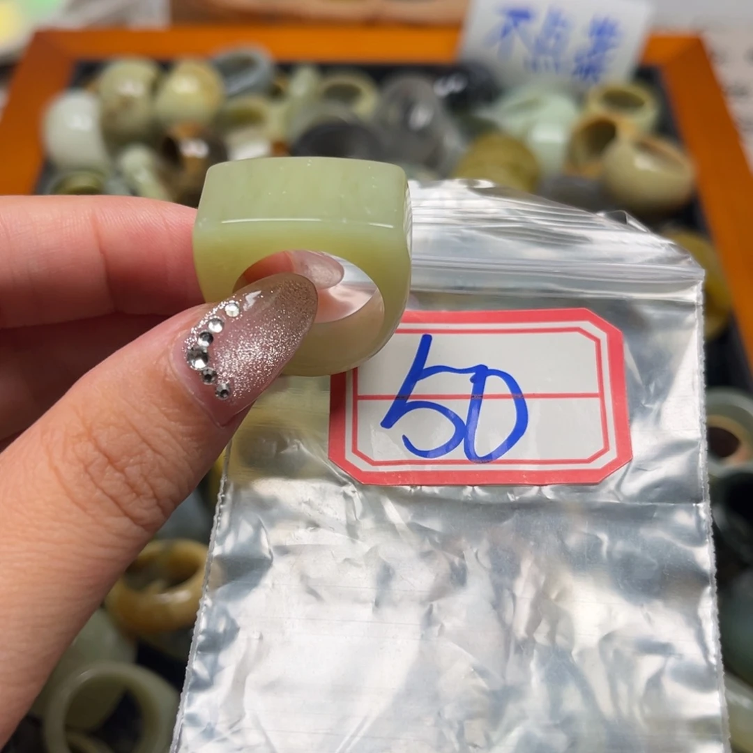 闪***电蛇纹石玉未镶嵌珠宝奇石