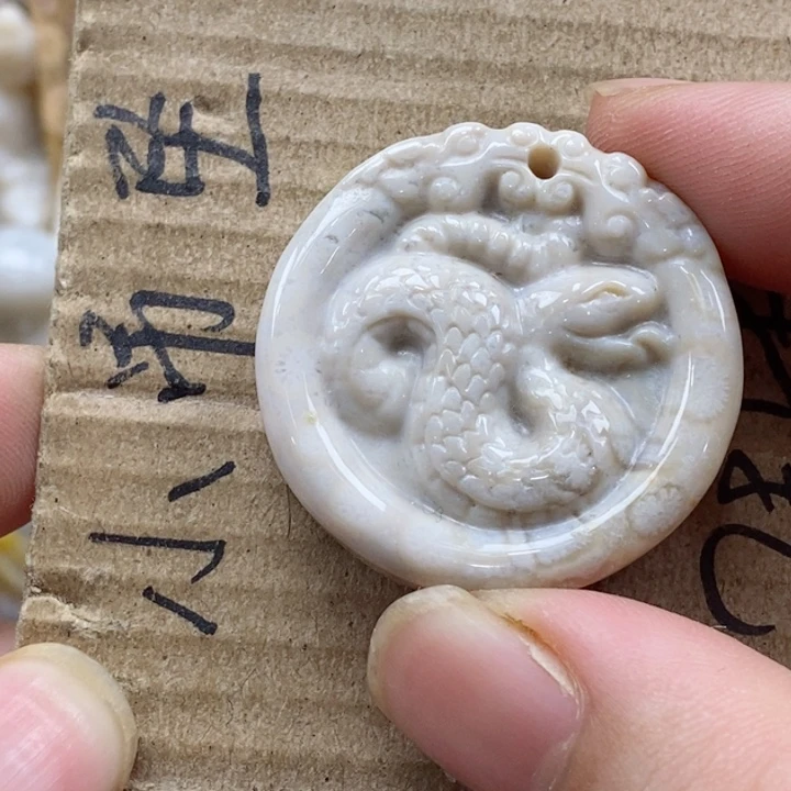 颈饰未镶嵌硅化珊瑚（珊瑚玉）用****1