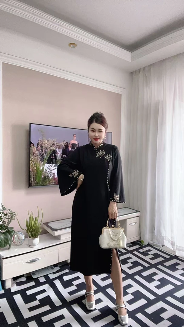 新中式复古高级大袖子绣花钉珠连衣裙黑色显瘦高端收腰宴会礼服裙