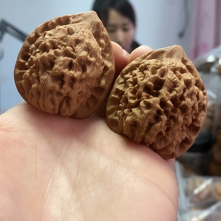文玩核桃把件41麒麟纹官帽老树