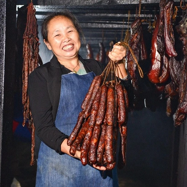 农家柏香丫纯猪肉烟熏香肠麻辣味