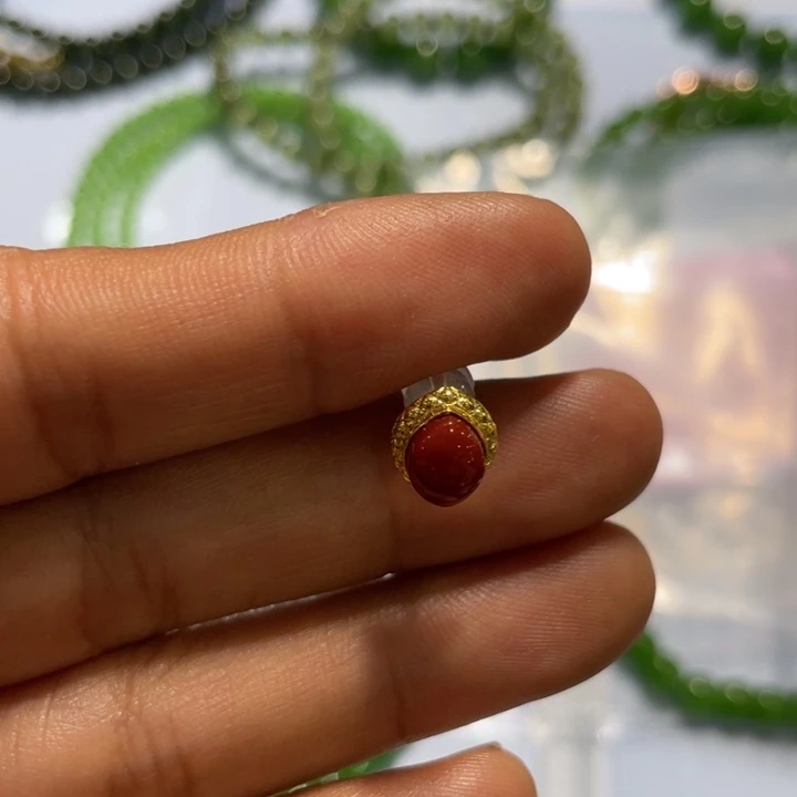 和田玉颈饰未镶嵌跟****了