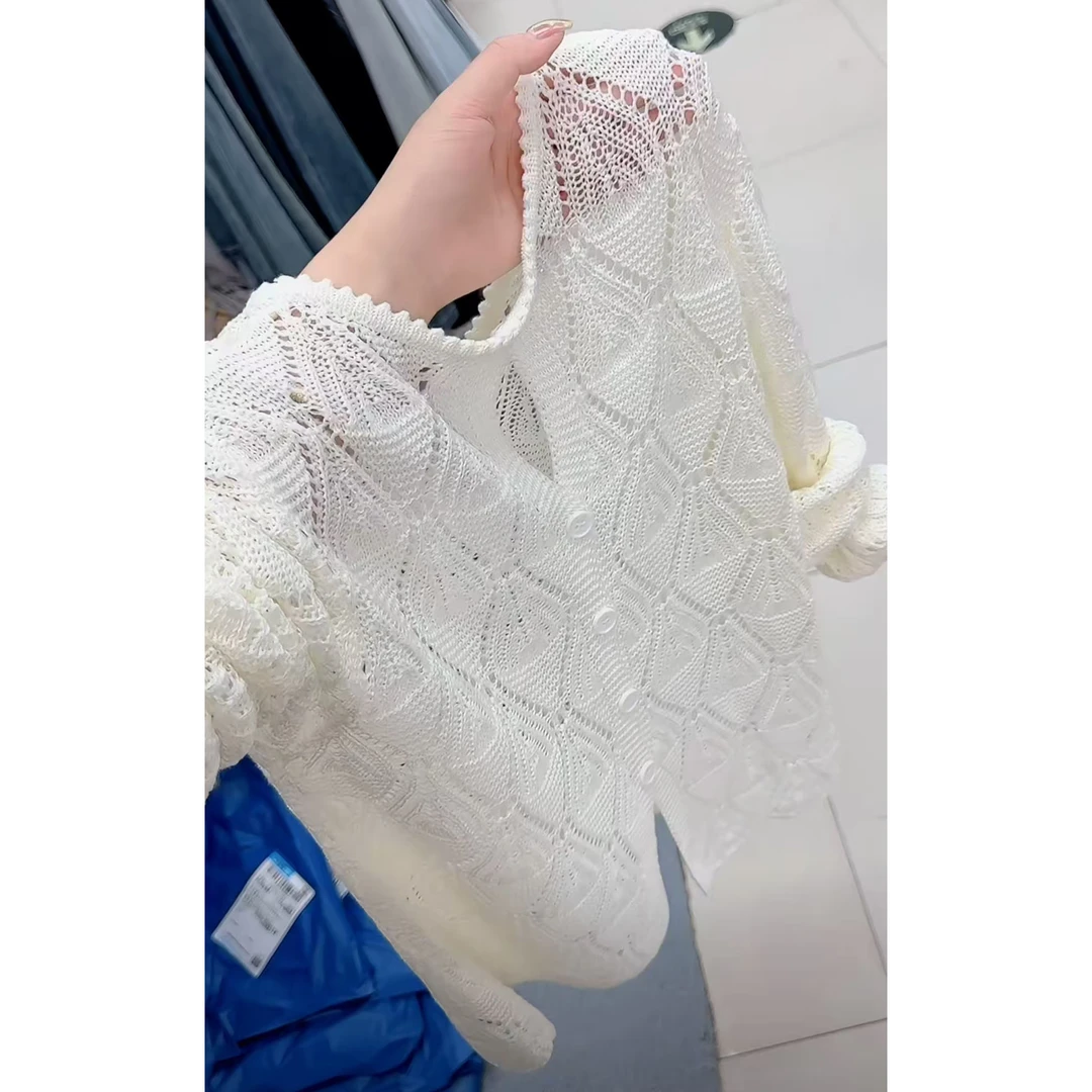今年流行穿搭2025夏季新款温柔风镂空宽松单排扣毛针织衫长袖上衣