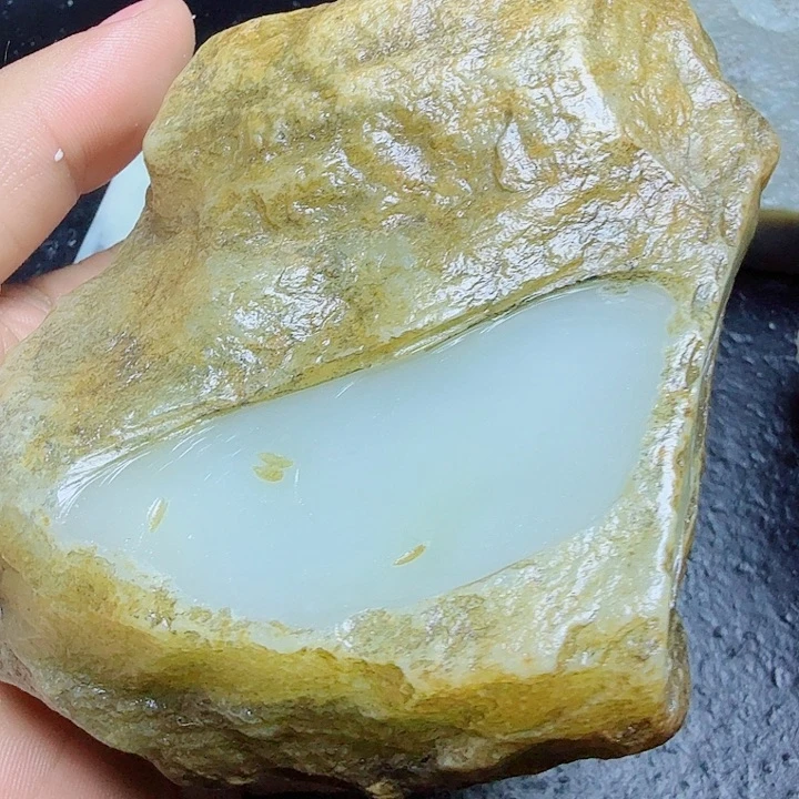 和田玉（糖玉）未镶嵌珠宝奇石家*