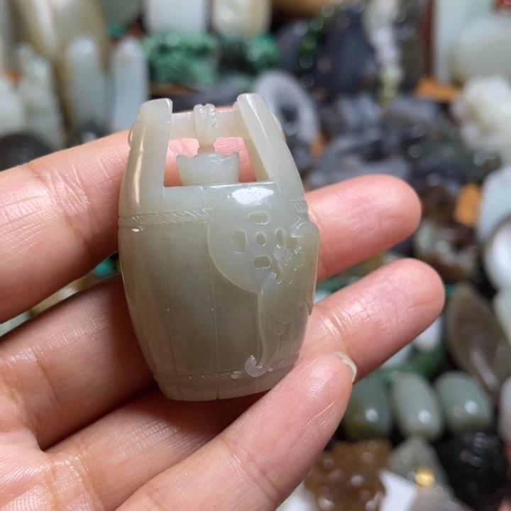 和田玉未镶嵌把件