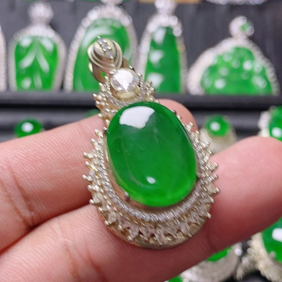 翡翠未镶嵌颈饰