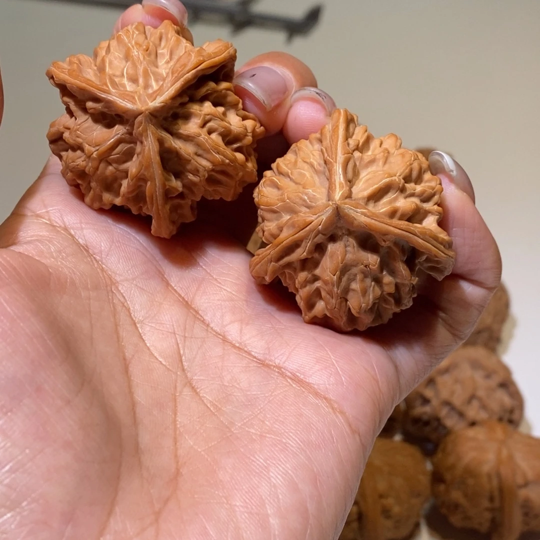 一***柯文玩核桃吊坠狮子