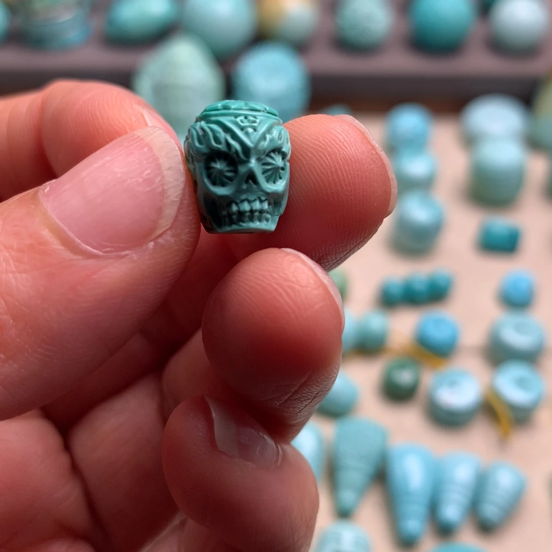 绿松石未镶嵌颈饰