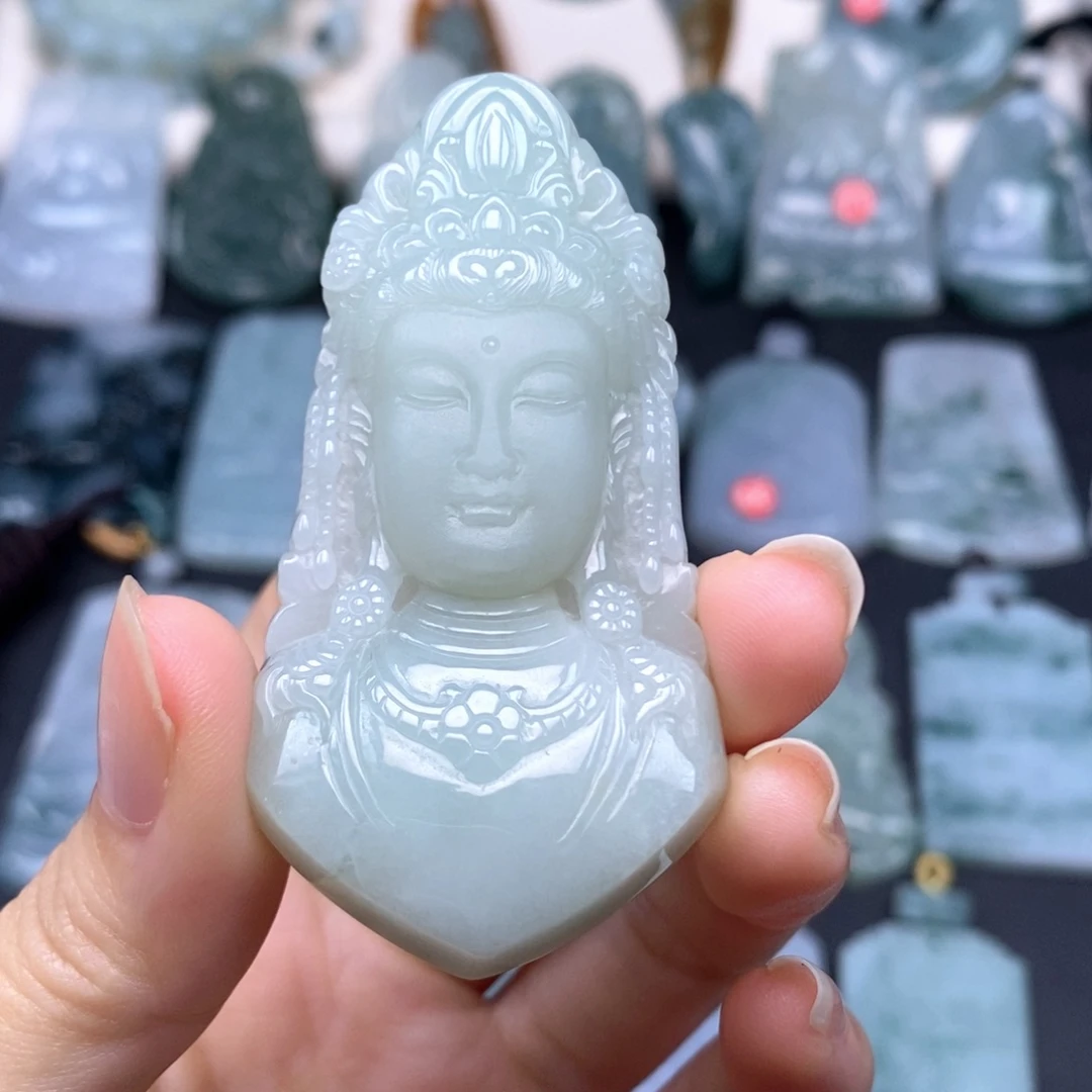 翡翠未镶嵌颈饰观音头