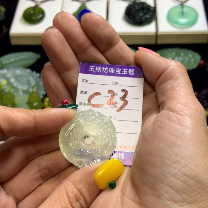 【闪购商品】蛇纹石玉未镶嵌颈饰愤**雪