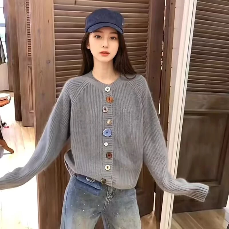 长袖针织设计感小众异型纽扣毛衣开衫女秋冬季新款甜美休闲针织衫