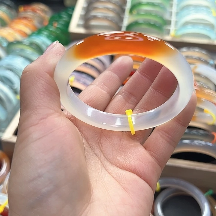 玛瑙/玉髓手镯未镶嵌美****腿