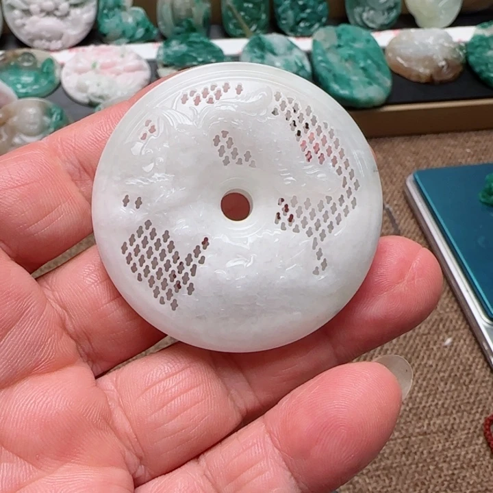 独山玉未镶嵌颈饰