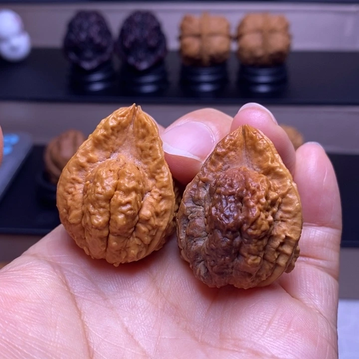 把件文玩核桃三楞金蟾塔32