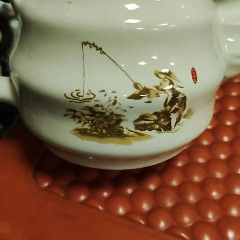 瓷片盘子，碗，瓶子，沙锅，茶壶，微瑕疵！