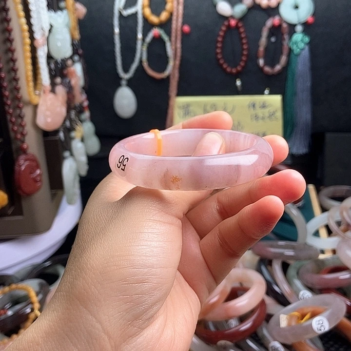 遇***宝石英质玉手镯未镶嵌