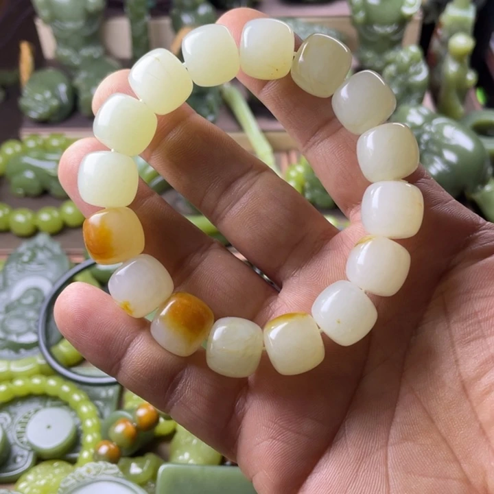 岫岩老玉（透闪石质玉）未镶嵌颈饰