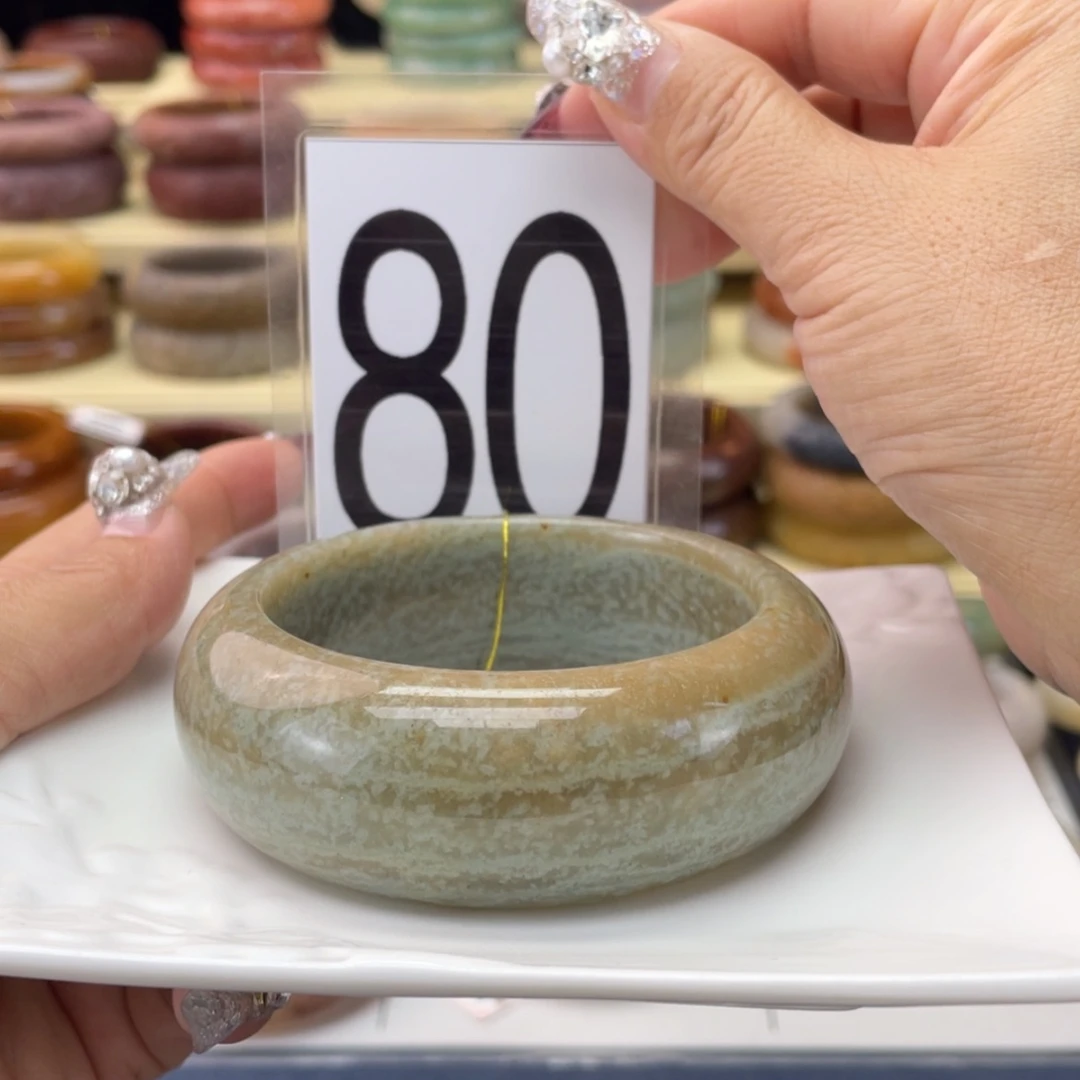 【闪购商品】石英质玉手镯未镶嵌