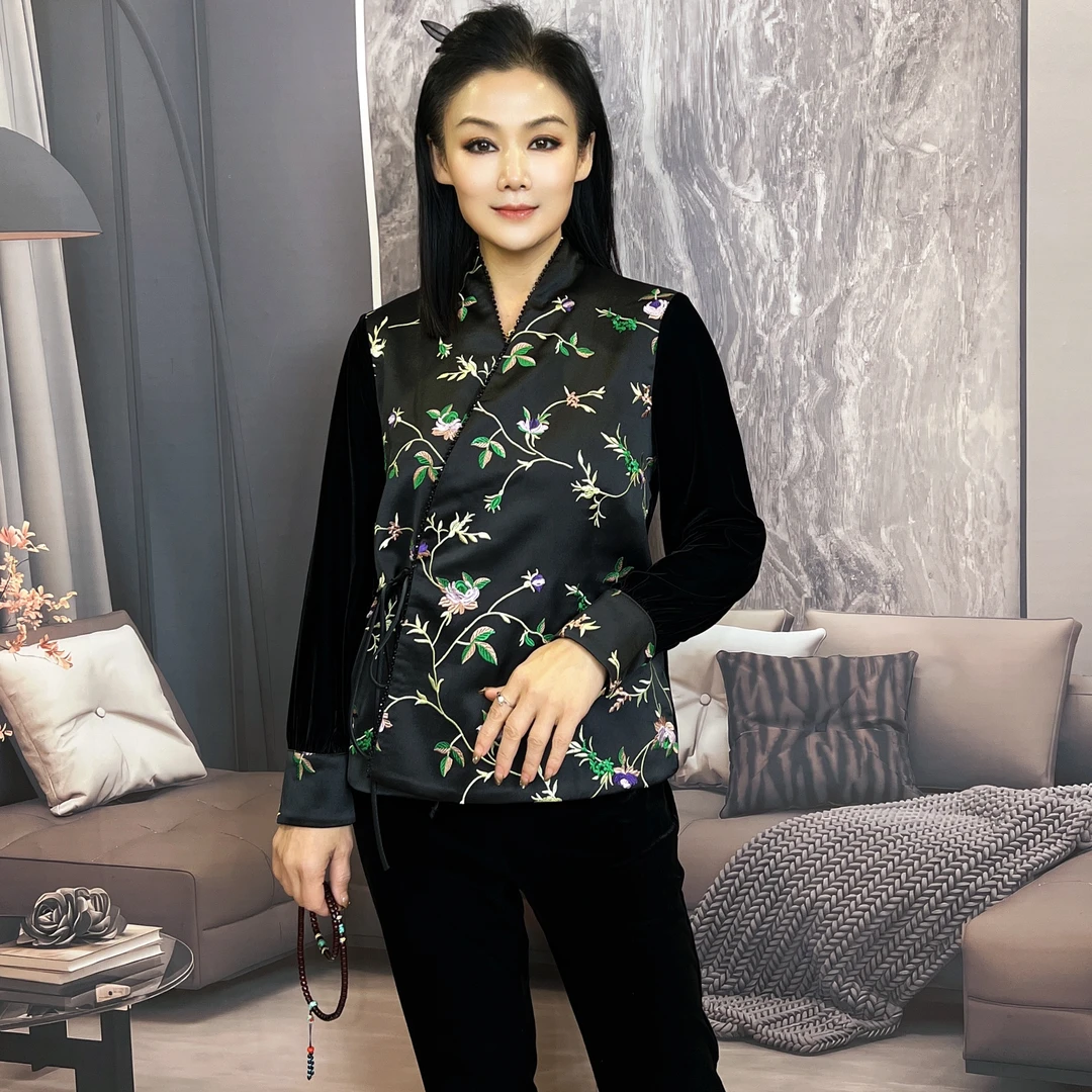 【宝藏衣橱上新】秋季新款蔷薇花打底显可外穿一衣两穿圆领长袖小衫