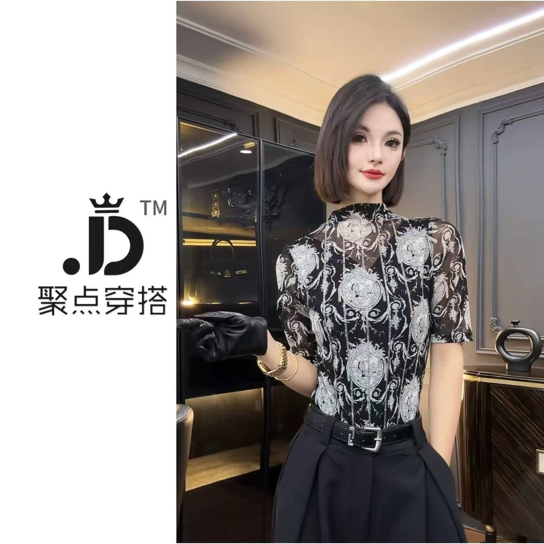 JUDIAN-【星尘罗曼】半高领内衬网纱印花烫钻气质t恤8jd00289