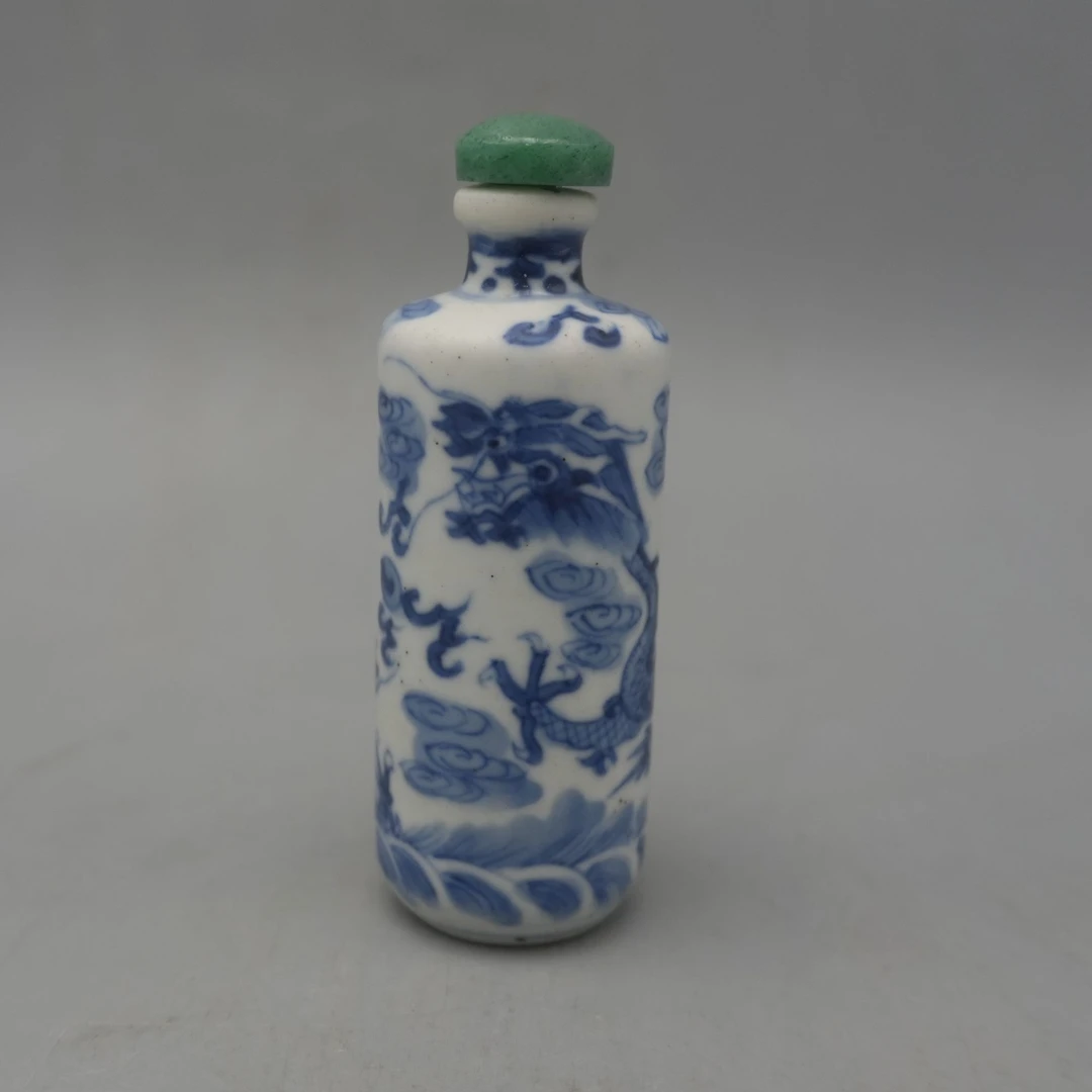 青花双龙戏珠纹鼻烟壶