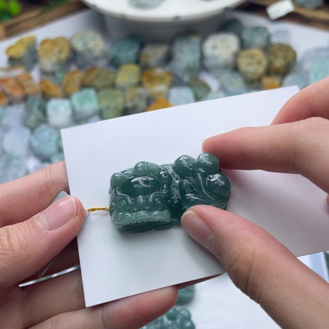 翡翠颈饰未镶嵌貔貅