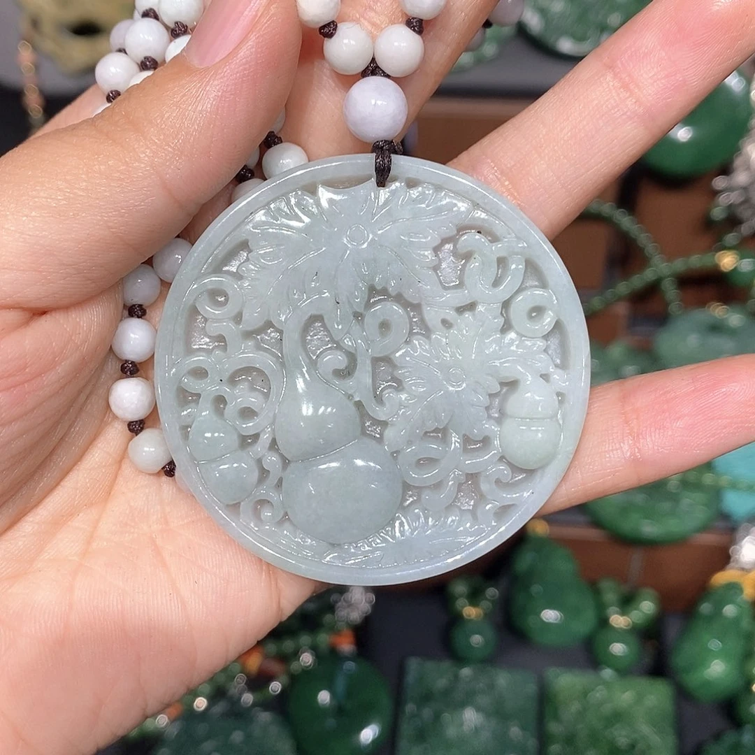 颈饰未镶嵌和田玉（碧玉）