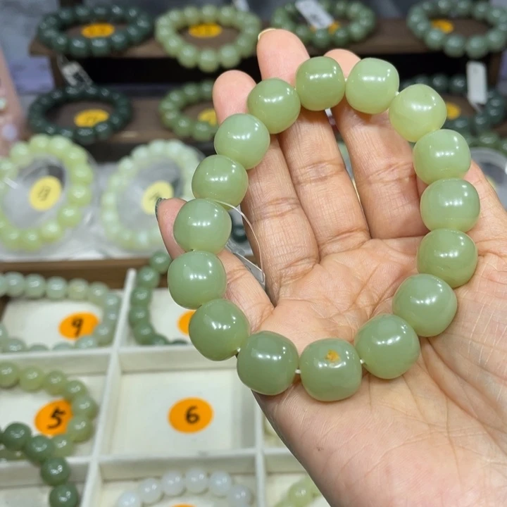 和田玉未镶嵌手串