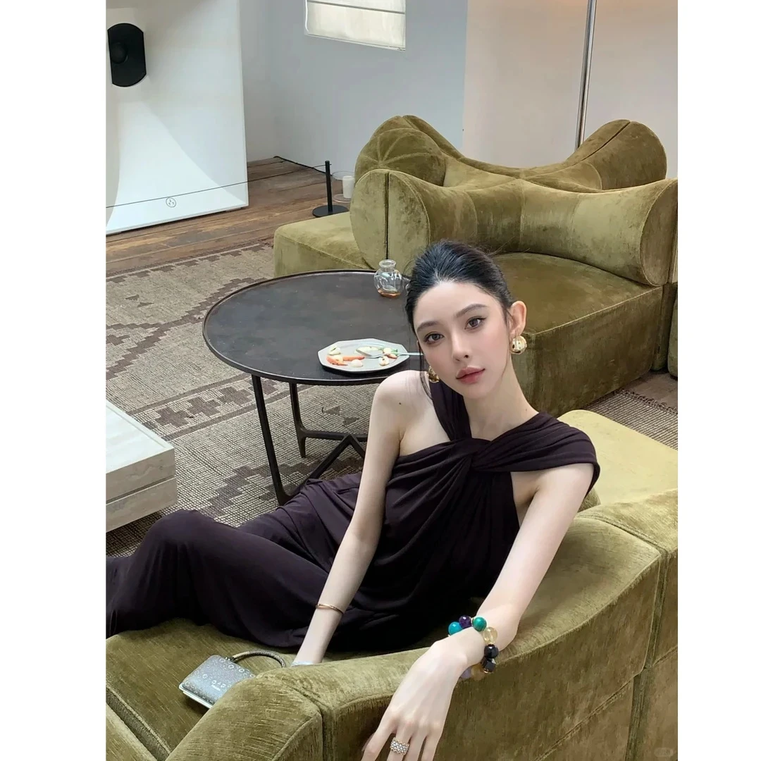 法式高级感宽松露肩挂脖慵懒风连衣裙女2025夏季新款时髦长裙