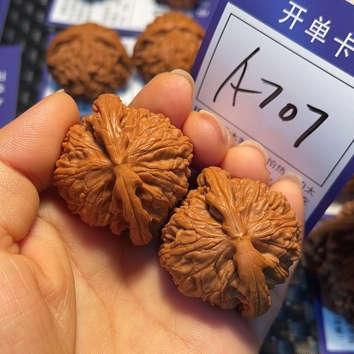 桃核把件40狮子A707