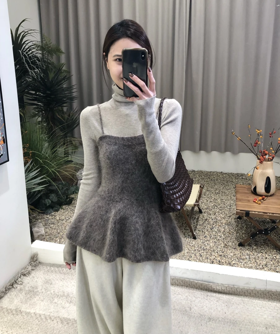 漫雅‘韩系复古俏皮进口超幼马海毛吊带上衣+糯感羊毛高领毛衣套装