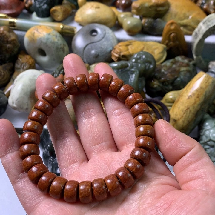 未镶嵌岫岩河磨玉（透闪石质玉）把件