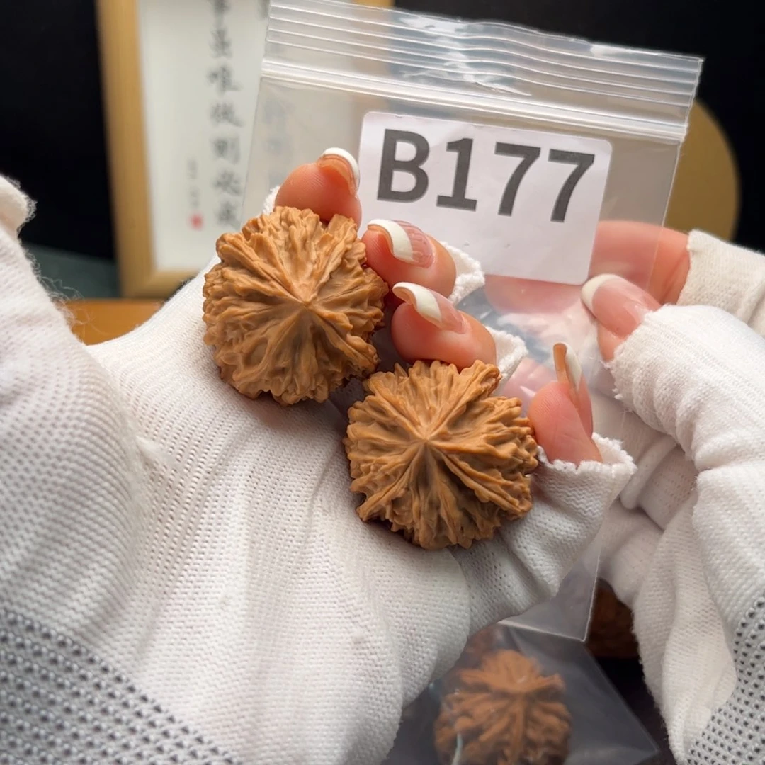 文玩核桃把件35岐山四棱b 177