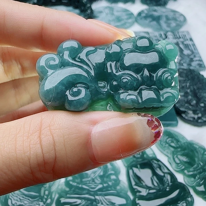 翡翠未镶嵌颈饰多样性发货天然的A货翡翠