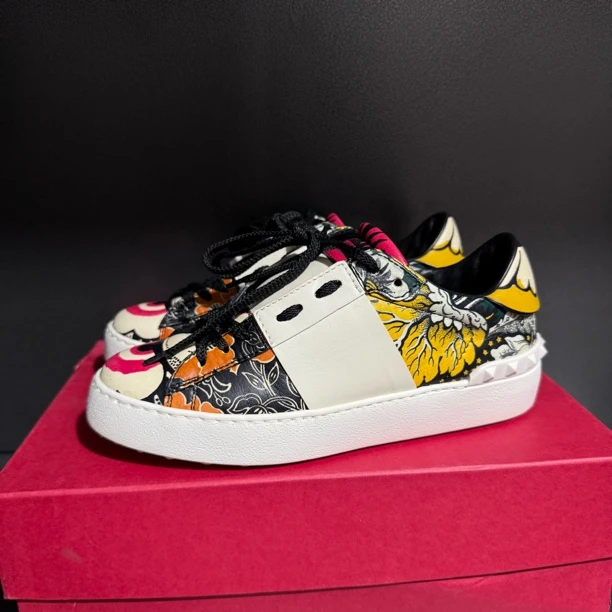 95新 Valentino/华伦天奴 35码/铆钉花卉鞋 秀款限定 休闲板鞋
