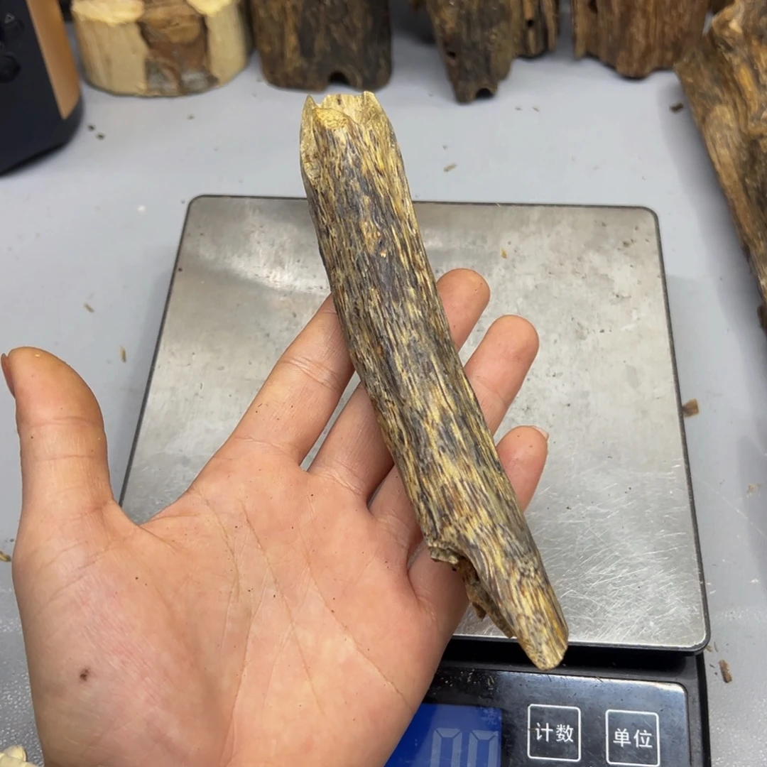 沉香沉香碎屑小*陆河原材料39克