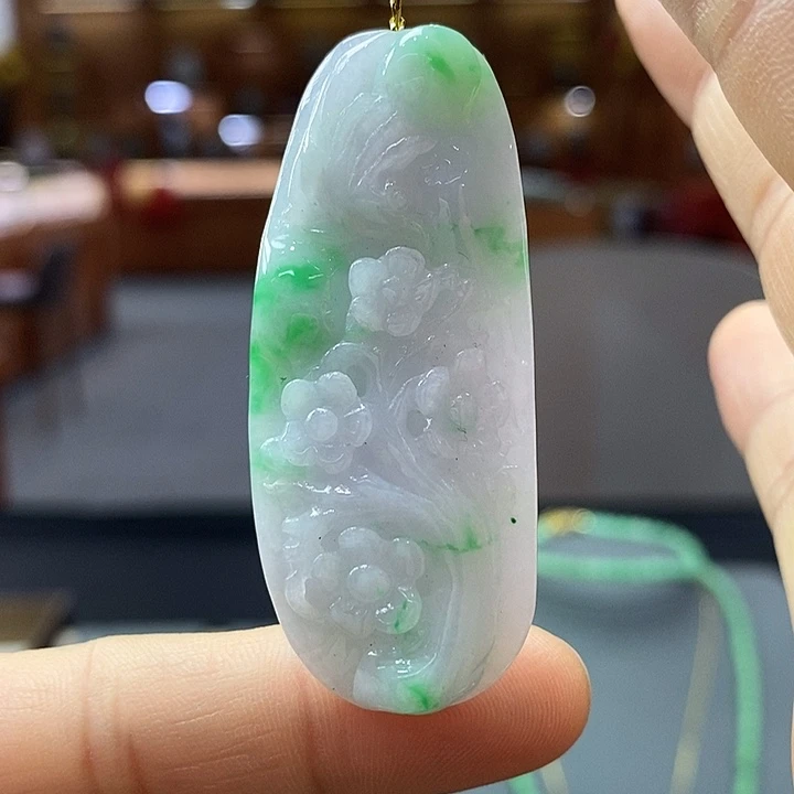 翡翠未镶嵌颈饰喜上眉梢